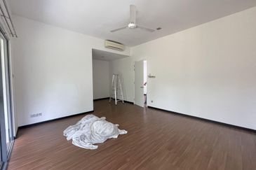 Summerglades, Perdana Lakeview West