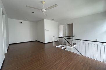 Summerglades, Perdana Lakeview West