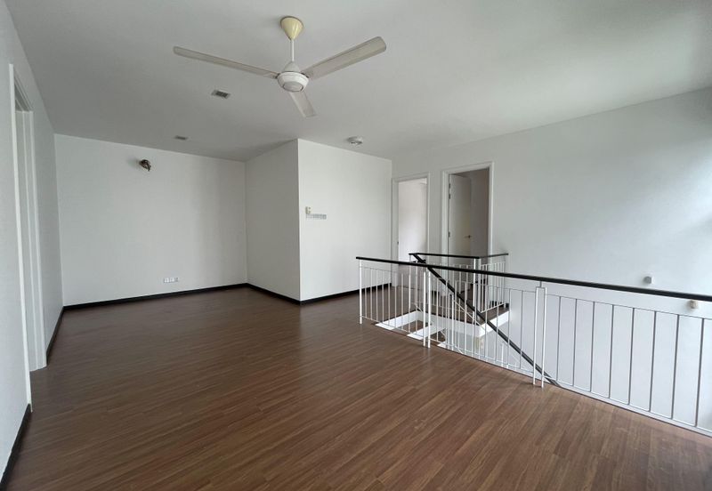 Summerglades, Perdana Lakeview West