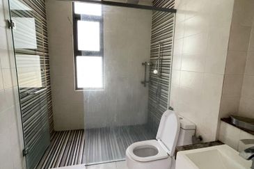 Summerglades, Perdana Lakeview West