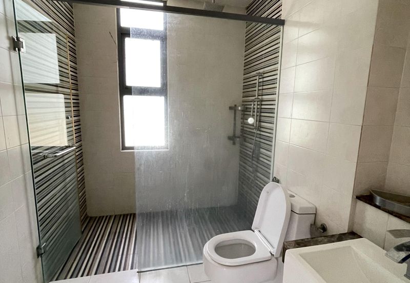 Summerglades, Perdana Lakeview West