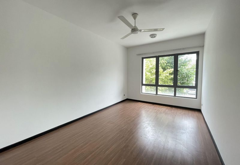 Summerglades, Perdana Lakeview West