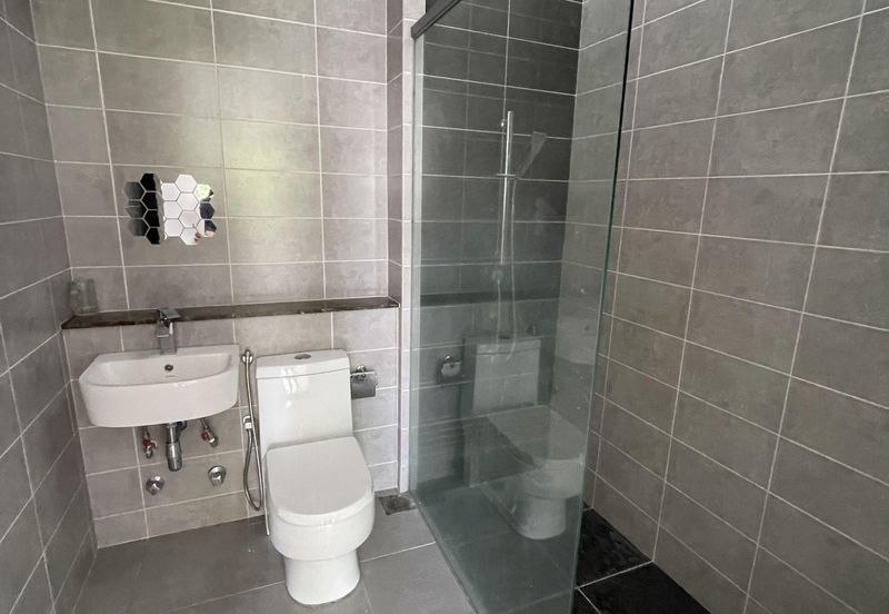 Summerglades, Perdana Lakeview West