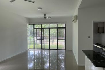 Summerglades, Perdana Lakeview West