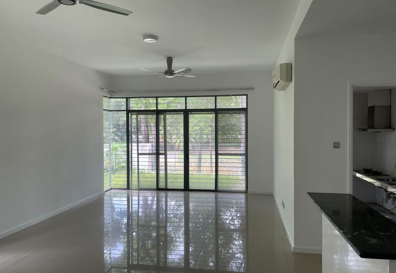 Summerglades, Perdana Lakeview West