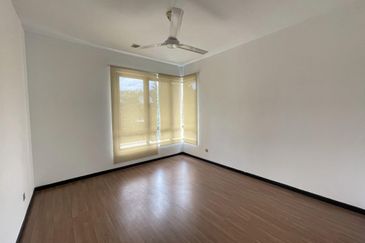 Summerglades, Perdana Lakeview West