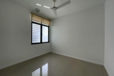 Summerglades, Perdana Lakeview West