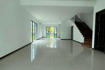 Jewels of Grasmere, Setia Marina