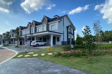 Jewels of Grasmere, Setia Marina