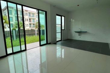 Jewels of Grasmere, Setia Marina