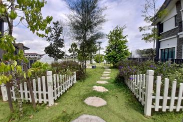 Jewels of Grasmere, Setia Marina