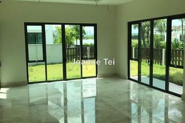 Charms of Nusantara, Setia Eco Glades