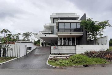 Perdana Lakeview East