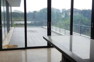 Perdana Lakeview East