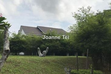 Summerglades, Perdana Lakeview West