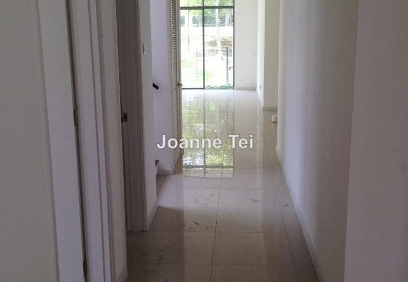 Summerglades, Perdana Lakeview West