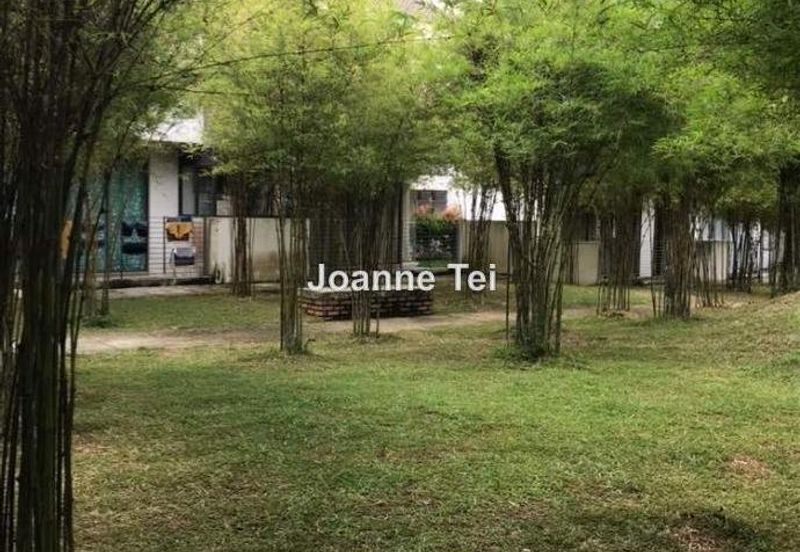 Summerglades, Perdana Lakeview West