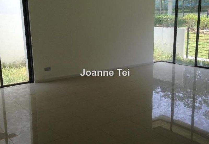 Summerglades, Perdana Lakeview West