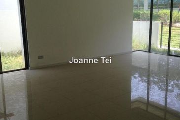 Summerglades, Perdana Lakeview West