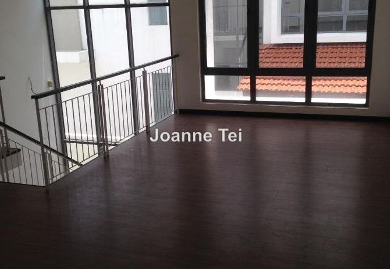 Summerglades, Perdana Lakeview West