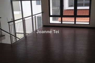 Summerglades, Perdana Lakeview West