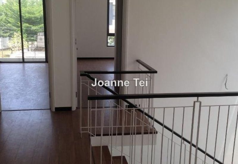 Summerglades, Perdana Lakeview West