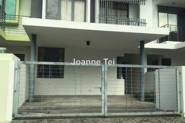 Summerglades, Perdana Lakeview West