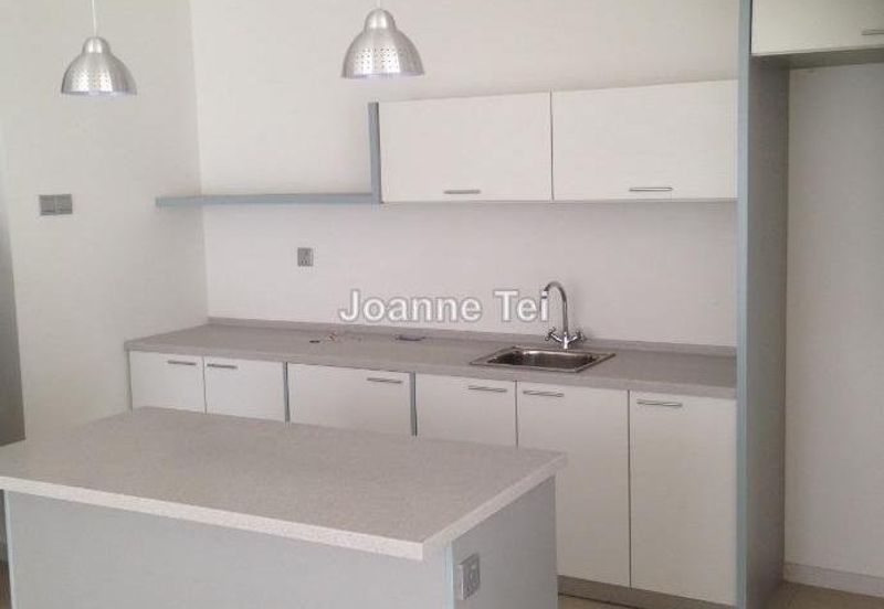 Summerglades, Perdana Lakeview West