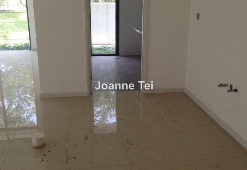 Summerglades, Perdana Lakeview West