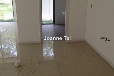 Summerglades, Perdana Lakeview West