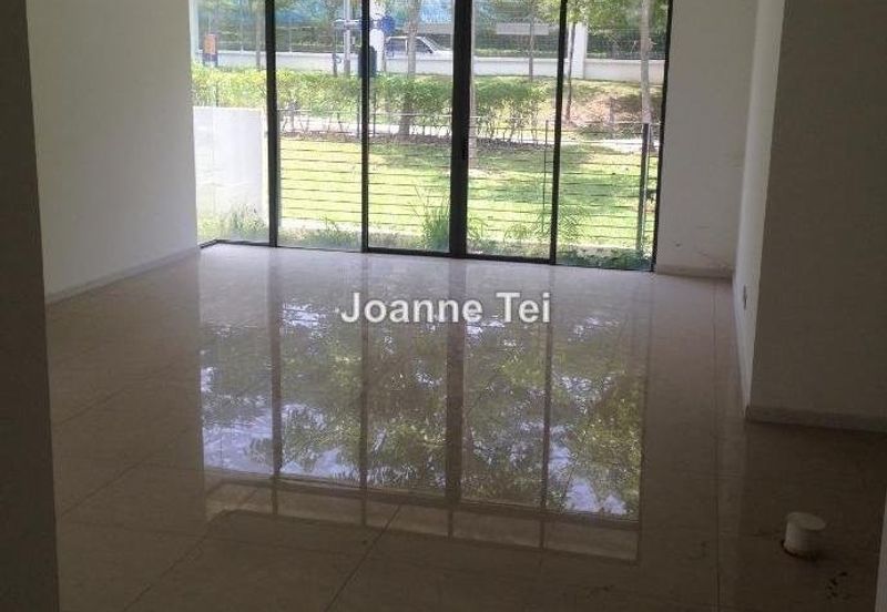 Summerglades, Perdana Lakeview West