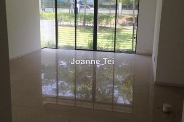 Summerglades, Perdana Lakeview West