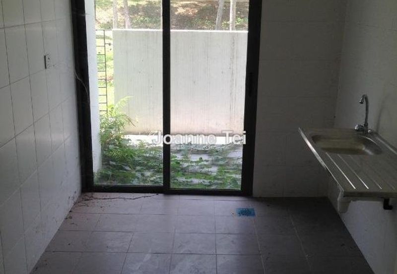 Summerglades, Perdana Lakeview West