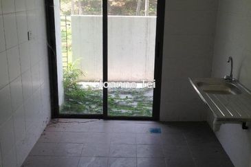 Summerglades, Perdana Lakeview West