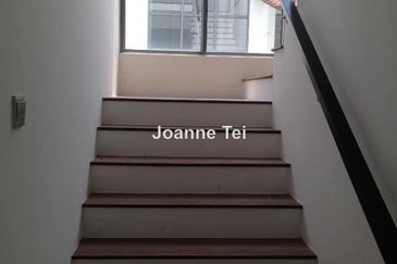 Summerglades, Perdana Lakeview West