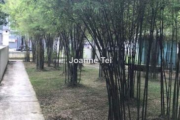 Summerglades, Perdana Lakeview West