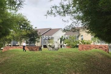 Summerglades, Perdana Lakeview West