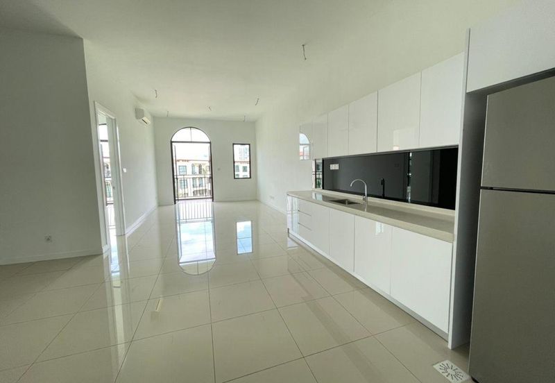 Isle of Kamares, Setia Eco Glades