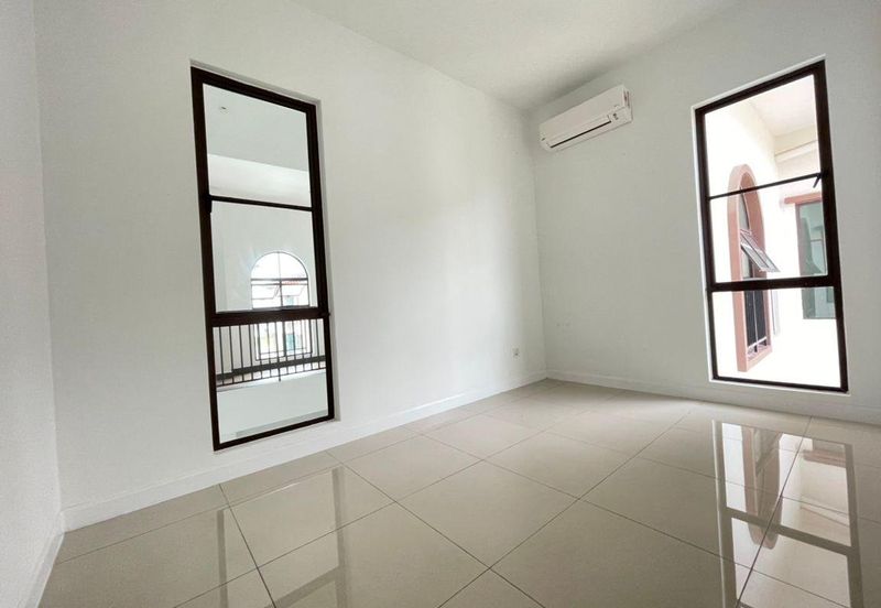 Isle of Kamares, Setia Eco Glades