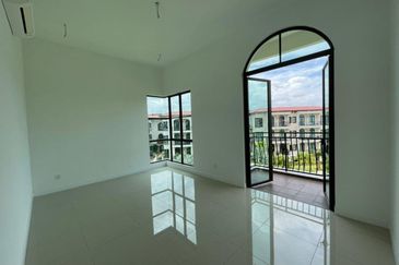 Isle of Kamares, Setia Eco Glades