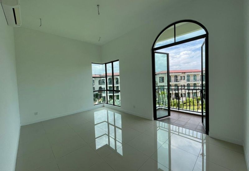 Isle of Kamares, Setia Eco Glades