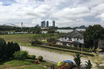 Perdana Lakeview East