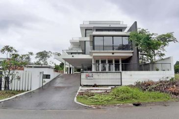 Perdana Lakeview East