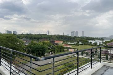Perdana Lakeview East