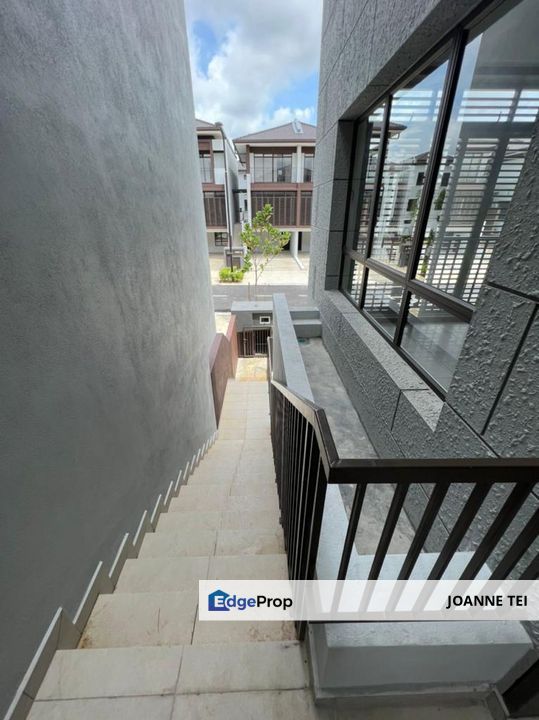Beautiful Endlot 3 Storey Terrace House for Sale, Selangor, Cyberjaya