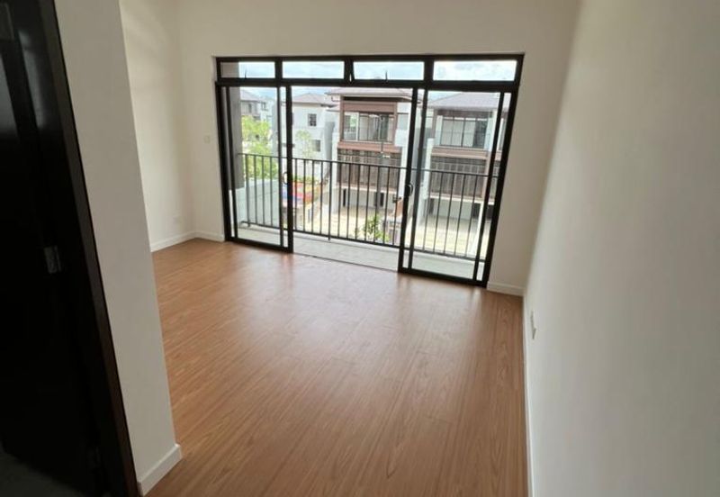 Beautiful Endlot 3 Storey Terrace House for Sale
