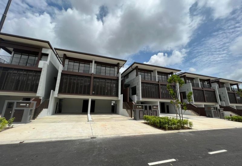 Beautiful Endlot 3 Storey Terrace House for Sale
