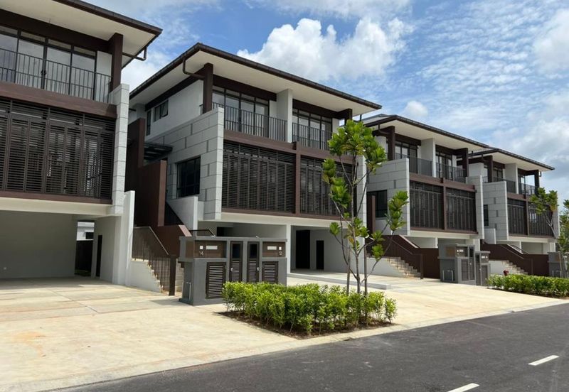 Beautiful Endlot 3 Storey Terrace House for Sale