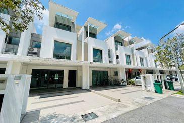 Lake Point Residence