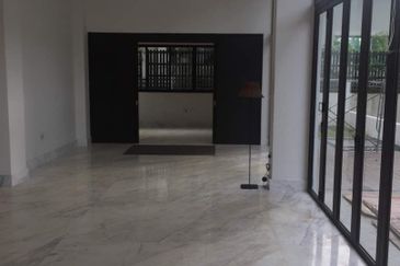 The Maisons, Perdana Lakeview East